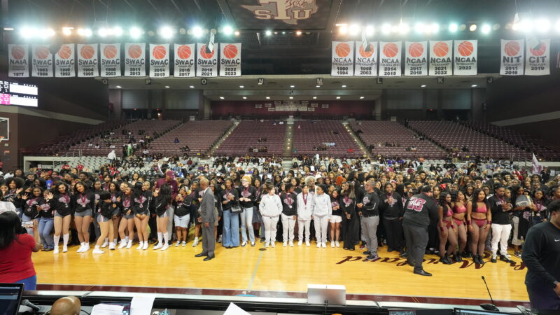 Picture of Academic Distinction Students on the Court for "Storm the Court"