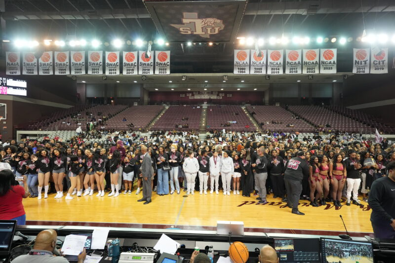Picture of Academic Distinction Students on the Court for "Storm the Court"